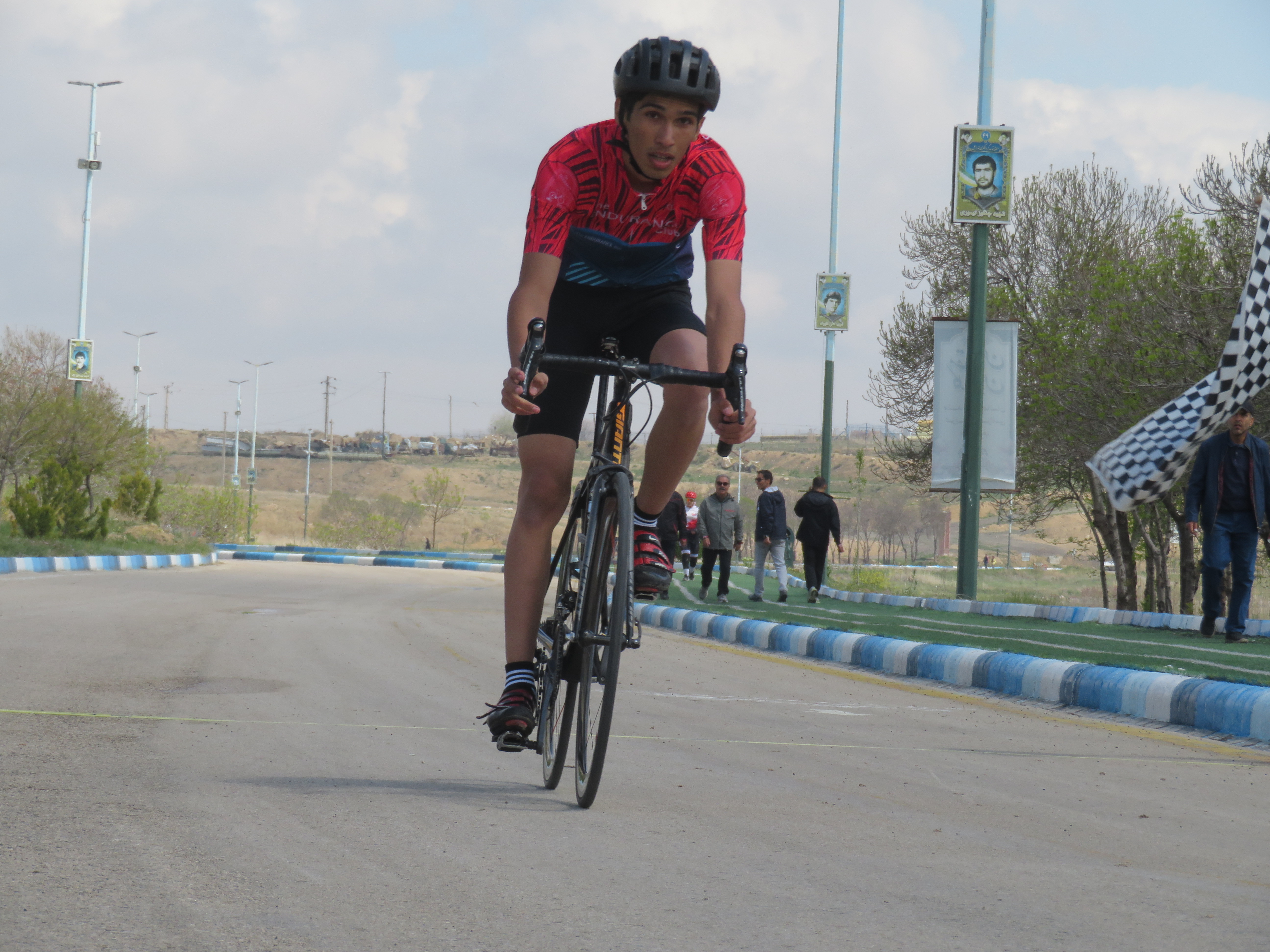 هادی عیسی زاده