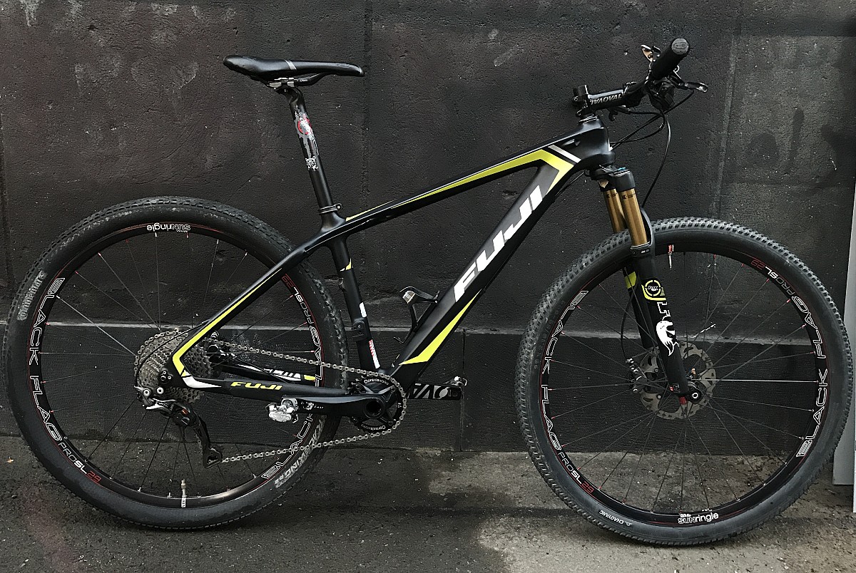 دوچرخه کوهستان ۲۹ فول کربن ست کربن وردکاپ درحد نو